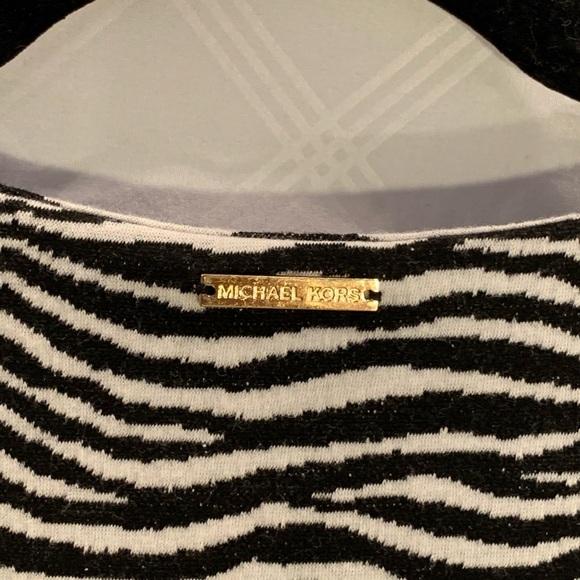 1 MICHAEL KORS BLACK & WHITE TOP - Picture 7 of 7